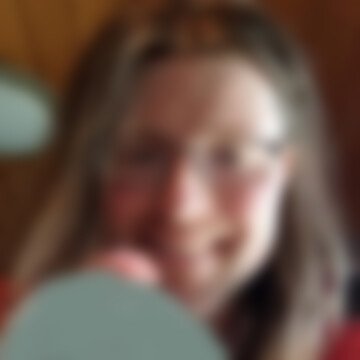 Babysitter Leslie aus 77654 Offenburg